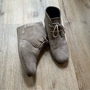 Girl’s Tom’s Desert Wedge Suede Tan Booties Size 6